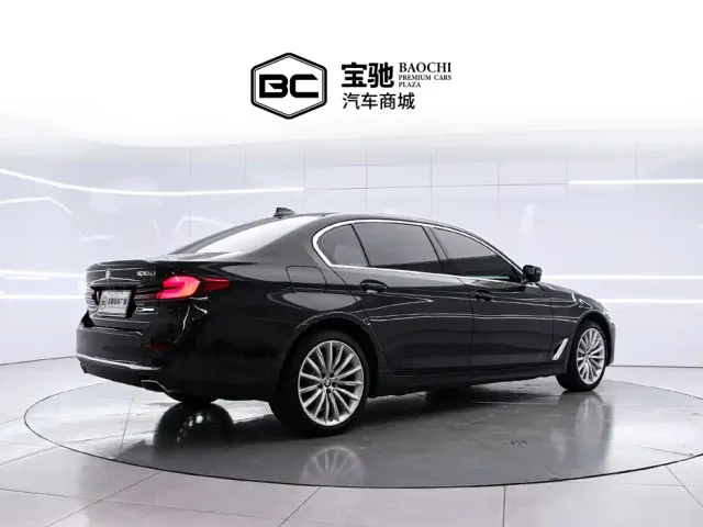 BMW 5 Series — Фото автомобиля 3