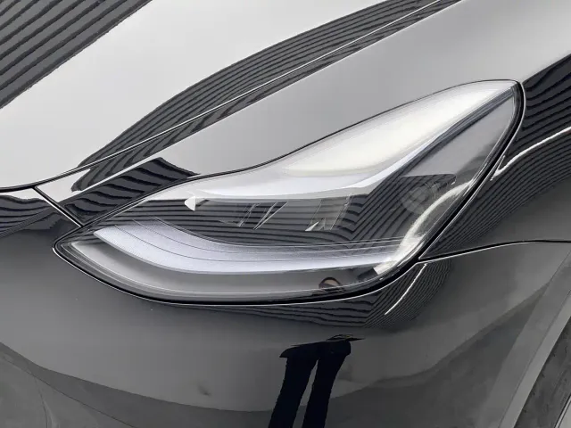 Tesla Model Y — Фото автомобиля 18