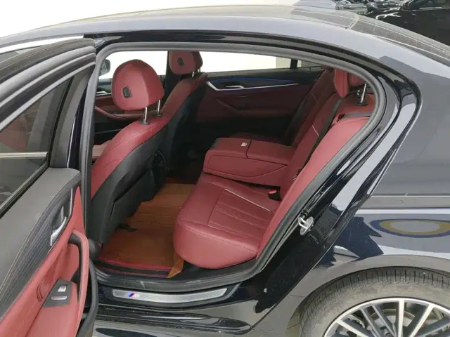 BMW 5 Series — Фото автомобиля 11