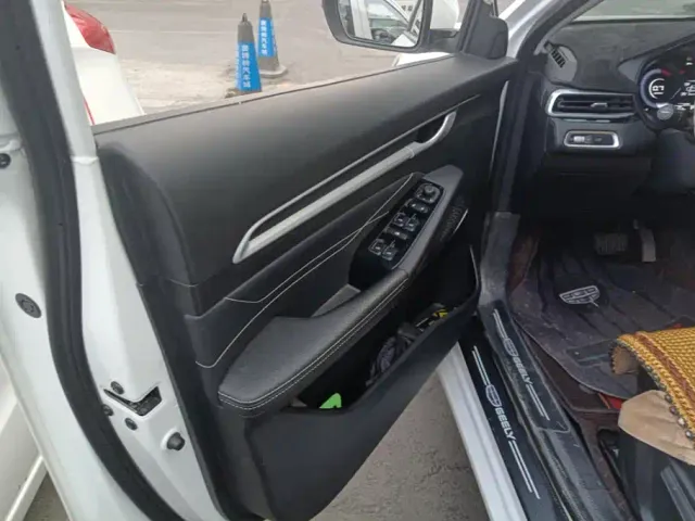 Geely Emgrand — Фото автомобиля 7