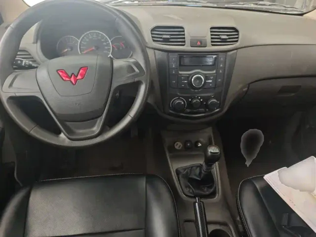Wuling Hongguang — Фото автомобиля 12
