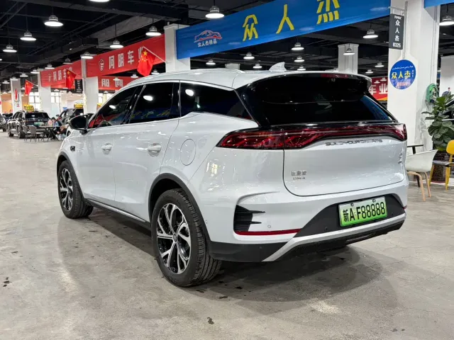 BYD Tang — Фото автомобиля 8