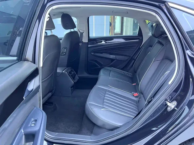 Volkswagen Passat — Фото автомобиля 15