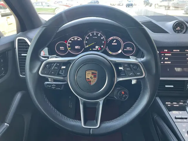 Porsche Cayenne — Фото автомобиля 13