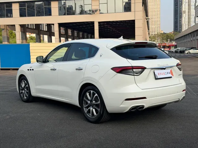 Maserati Levante — Фото автомобиля 13