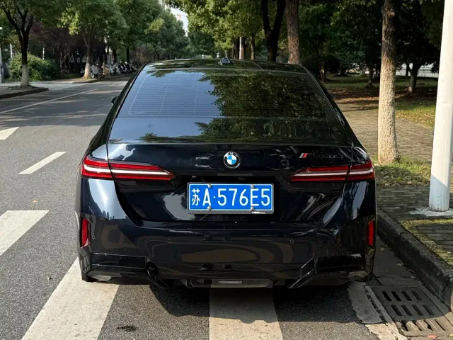 BMW 5 Series — Фото автомобиля 14