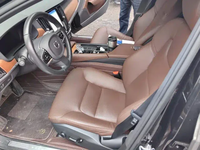 Volvo S90 — Фото автомобиля 9