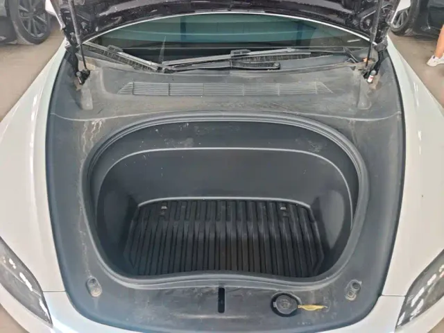 Tesla Model 3 — Фото автомобиля 15