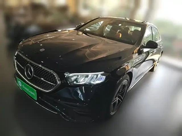 Фотография автомобиля — Mercedes-Benz E-Class