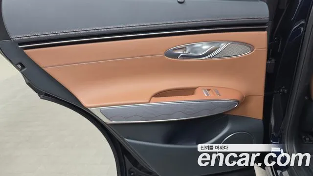 Genesis GV70 — Фото автомобиля 25
