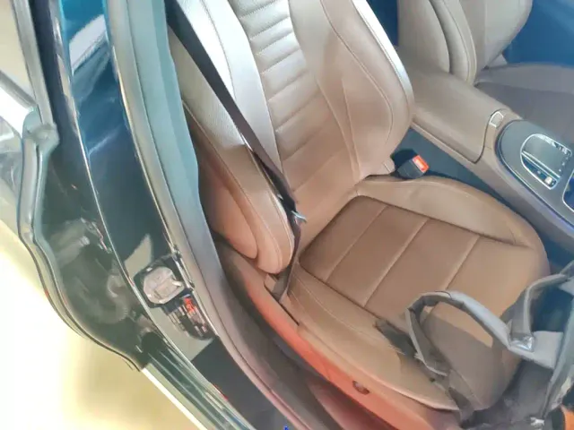 Mercedes-Benz E-Class — Фото автомобиля 24