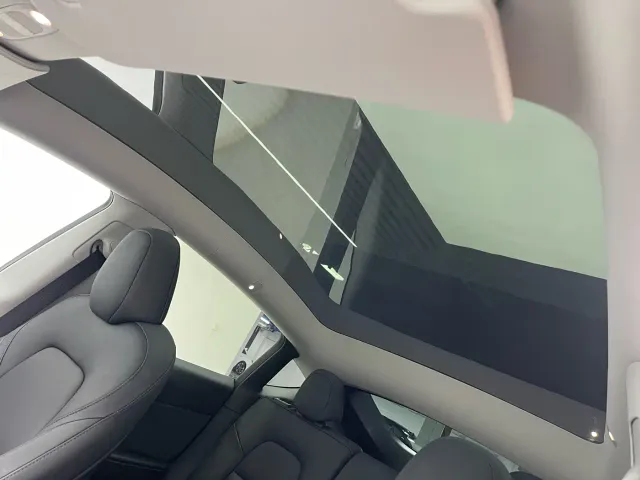 Tesla Model Y — Фото автомобиля 14