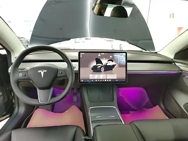 Tesla Model 3 — Фото автомобиля 9