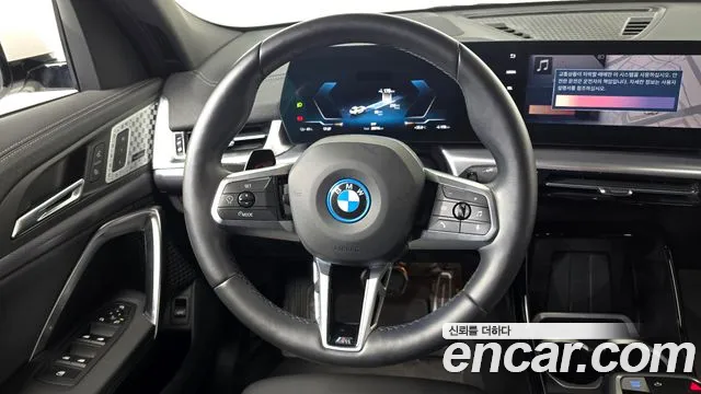 BMW iX2 — Фото автомобиля 13