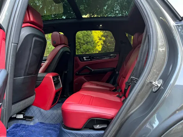 Porsche Cayenne — Фото автомобиля 12