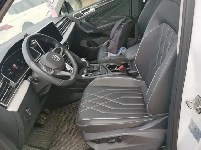 Volkswagen Tiguan L — Фото автомобиля 14
