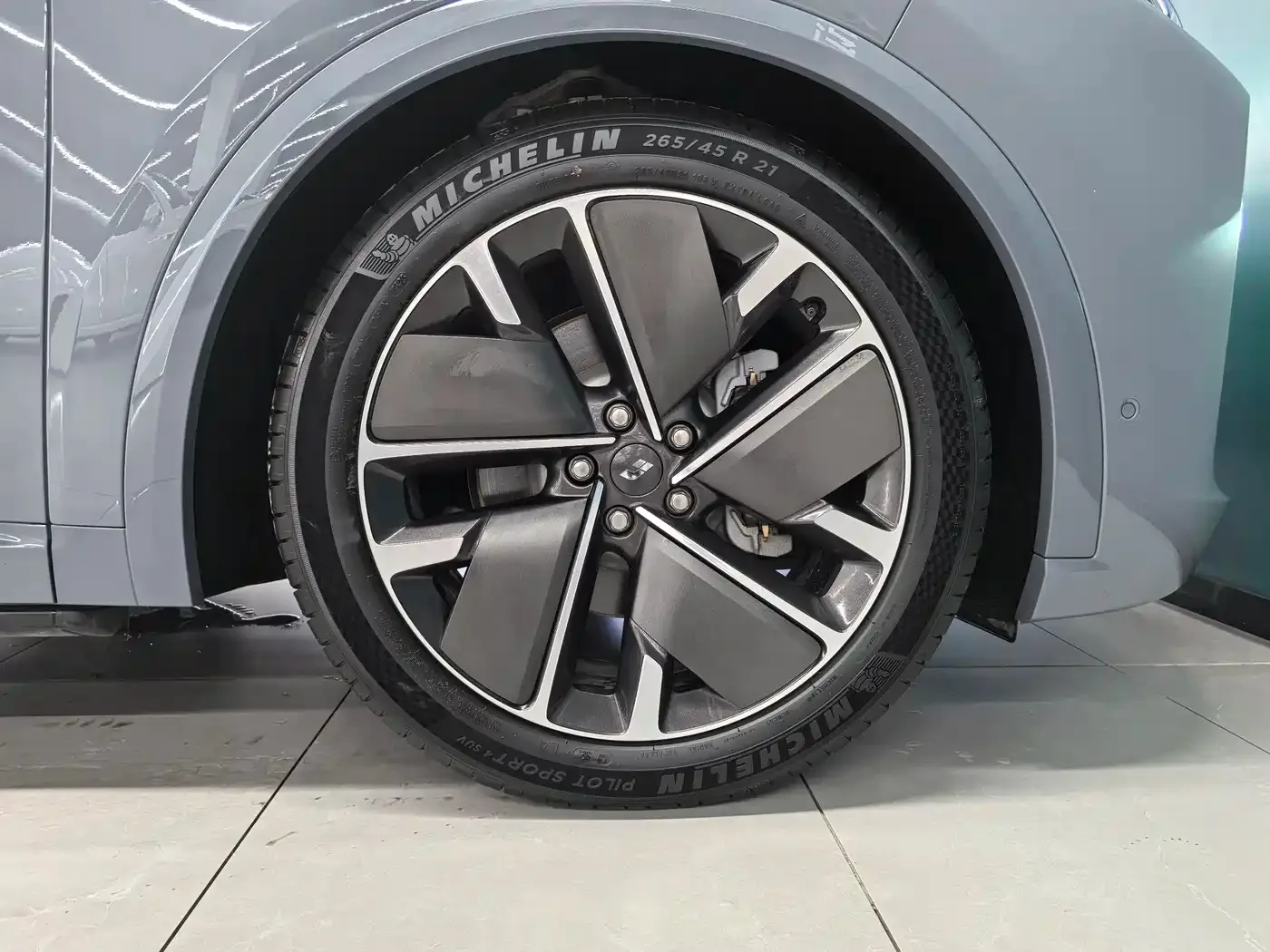 Li Auto Li L8 2025 Ultra Smart Renewal Edition — Фото автомобиля 19