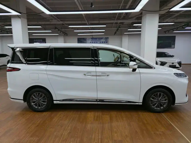 Bestune Besturn M9 — Фото автомобиля 4
