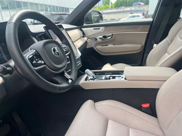 Volvo XC90 — Фото автомобиля 16