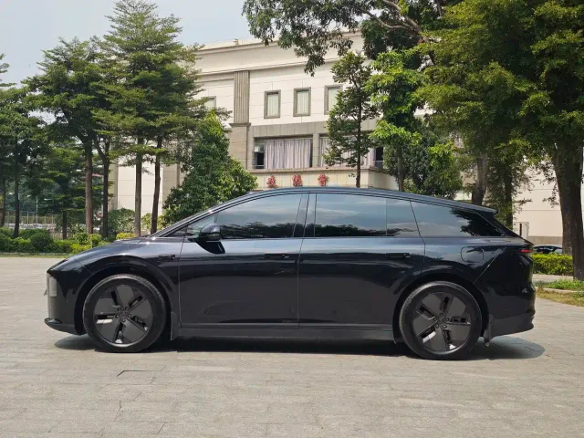 Li Auto i6 — Фото автомобиля 4