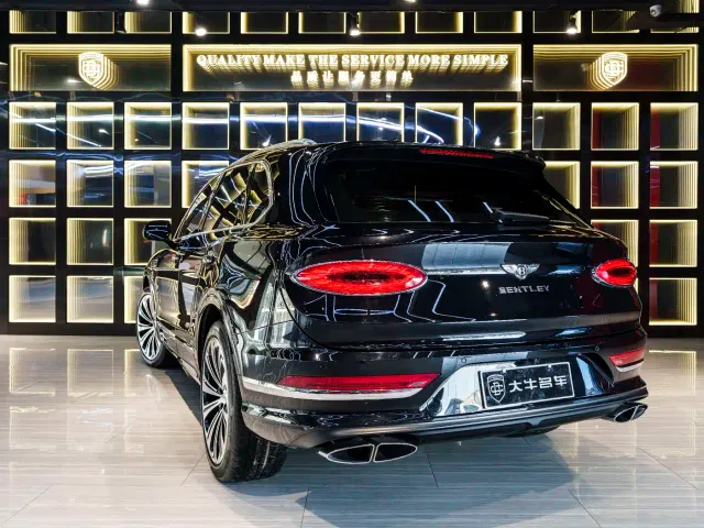 Bentley Bentayga — Фото автомобиля 4