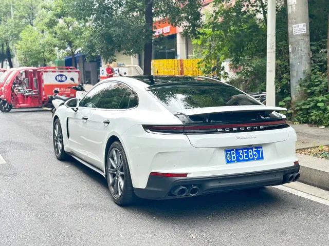 Porsche Panamera — Фото автомобиля 3