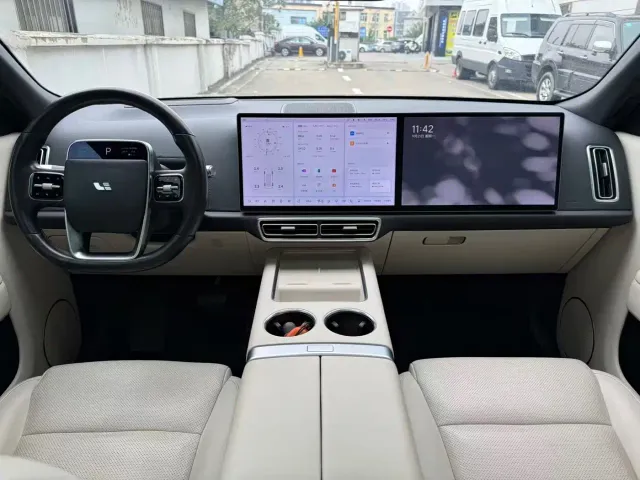 Li Auto L8 — Фото автомобиля 7