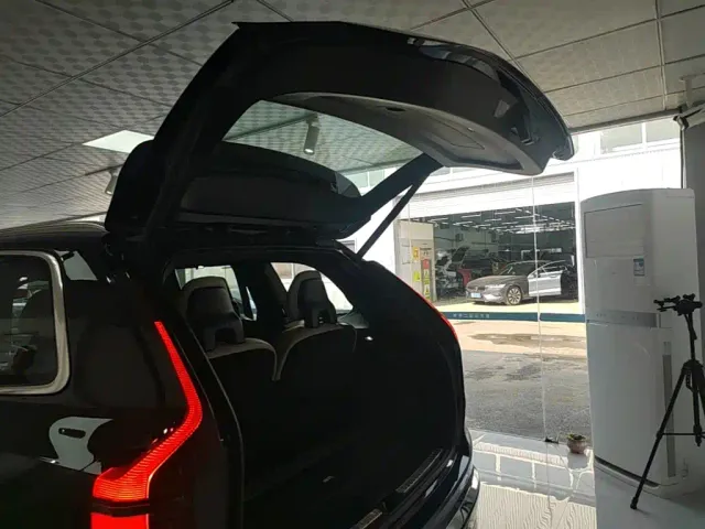 Volvo XC90 — Фото автомобиля 18