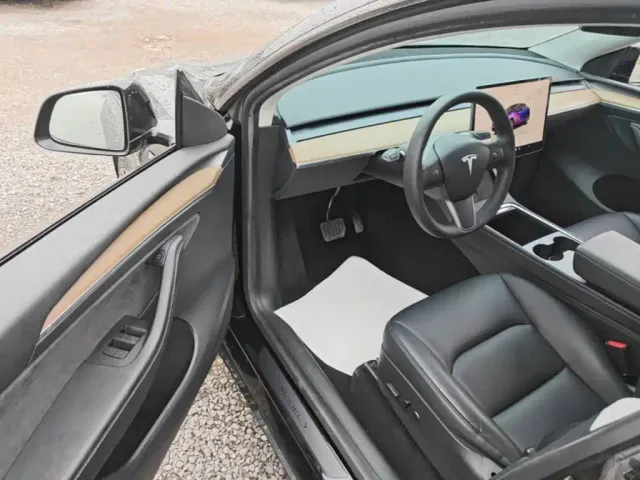 Tesla Model Y — Фото автомобиля 15
