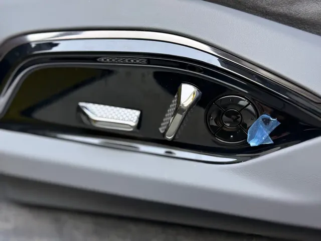 Lotus Eletre — Фото автомобиля 25