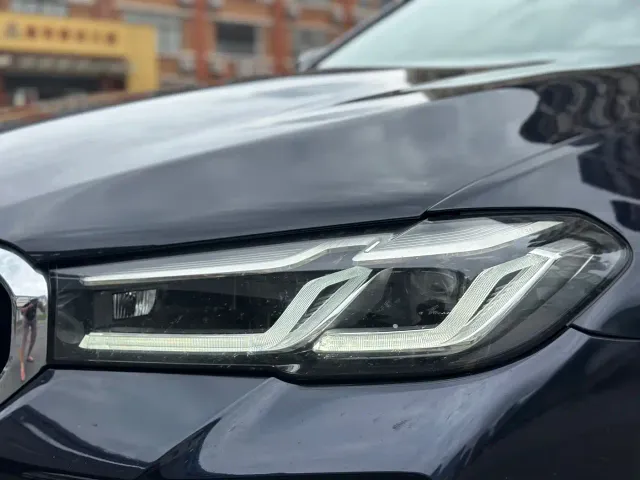 BMW 5 Series — Фото автомобиля 4