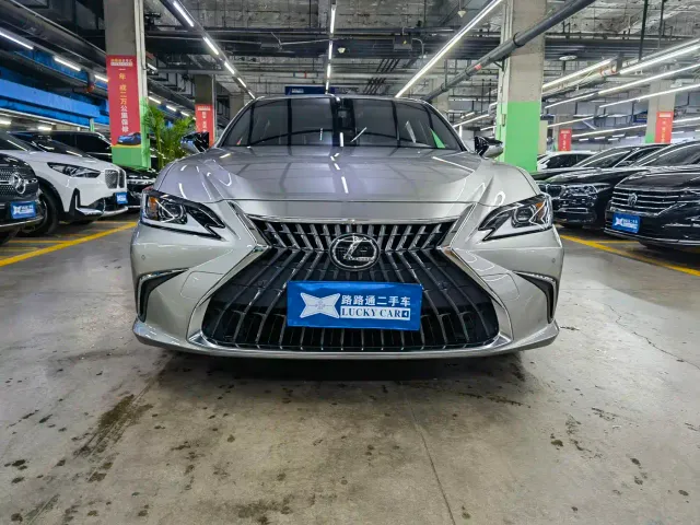 Lexus ES — Фото автомобиля 2