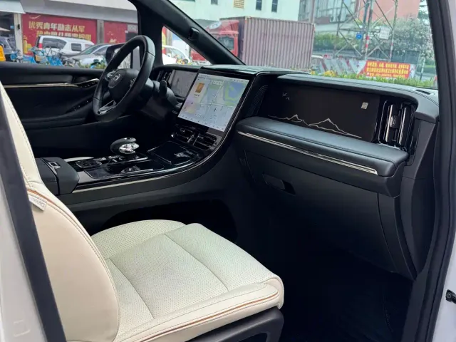 GAC Trumpchi M8 — Фото автомобиля 25