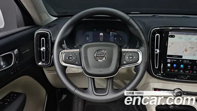 Volvo XC40 — Фото автомобиля 14