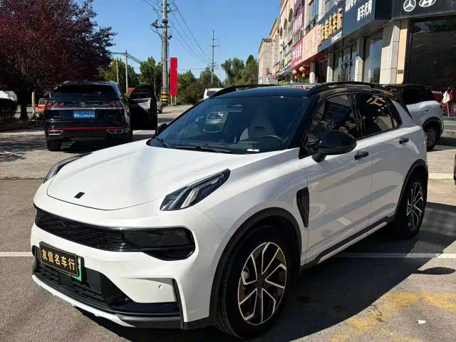 Фотография автомобиля — Lynk & Co 01 EM-P