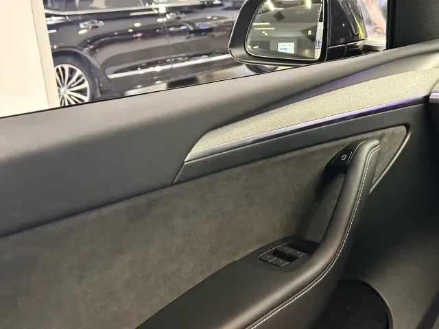 Tesla Model Y — Фото автомобиля 6