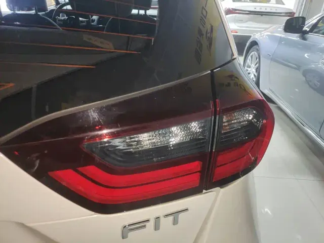 Honda Fit — Фото автомобиля 7