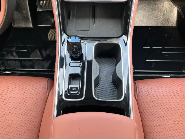 Geely Emgrand — Фото автомобиля 16