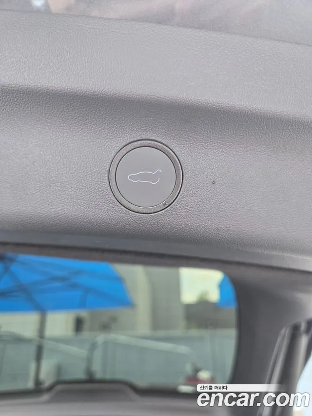 Tesla Model Y — Фото автомобиля 15