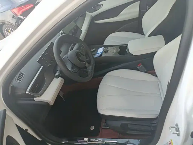 BYD Seal 05 DM-i — Фото автомобиля 14