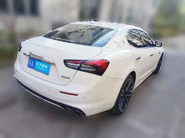 Maserati Ghibli — Фото автомобиля 5