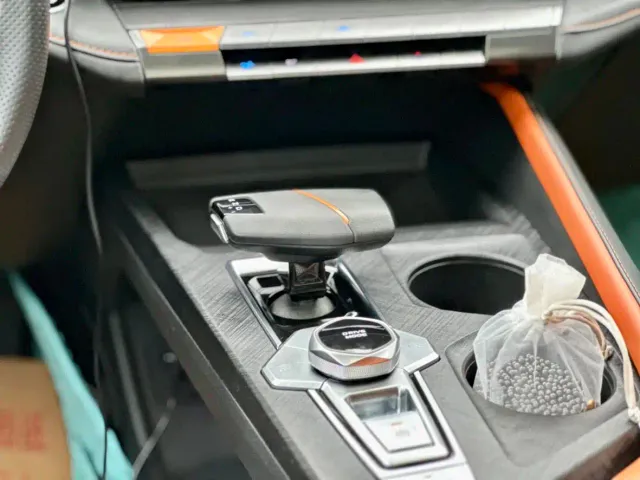 Changan Changan UNI-V 2022 1.5T Premium Model — Фото автомобиля 13