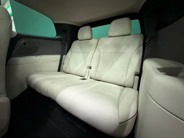 Li Auto i8 — Фото автомобиля 7