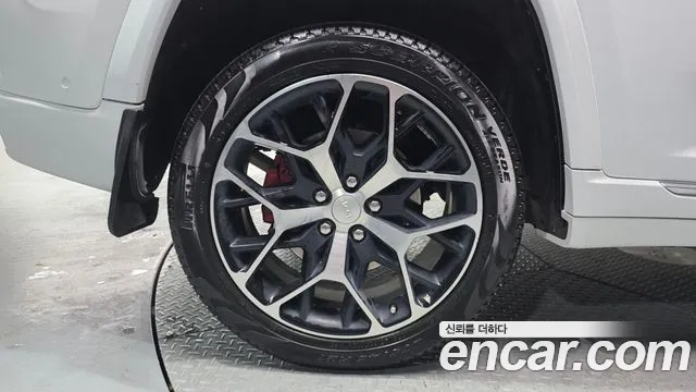 Jeep Cherokee — Фото автомобиля 4