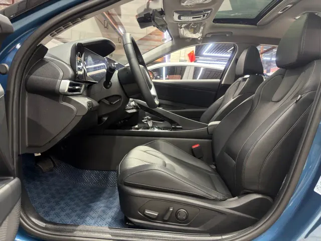 Hyundai Elantra — Фото автомобиля 12
