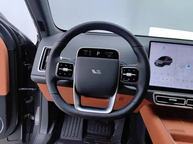 Li Auto L6 — Фото автомобиля 15