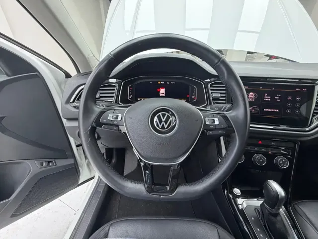 Volkswagen T-Roc — Фото автомобиля 10