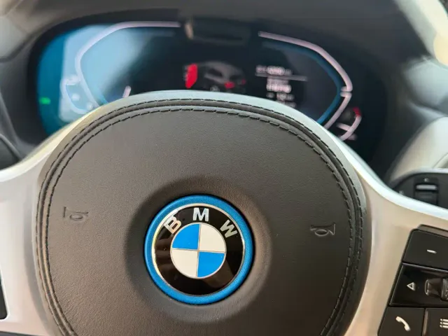 BMW iX3 — Фото автомобиля 5