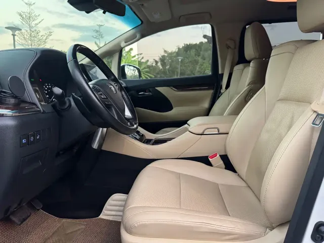 Toyota Alphard — Фото автомобиля 8