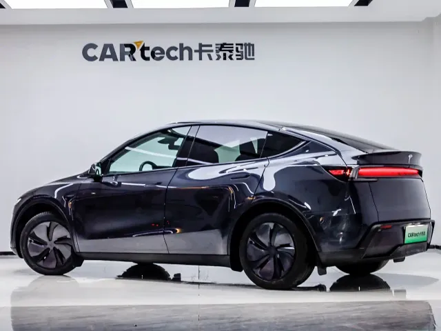 Tesla Model Y — Фото автомобиля 2